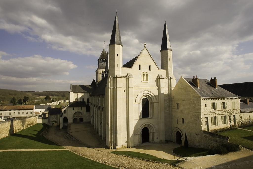 Logis Hotel La Croix Blanche Fontevraud Exterior photo